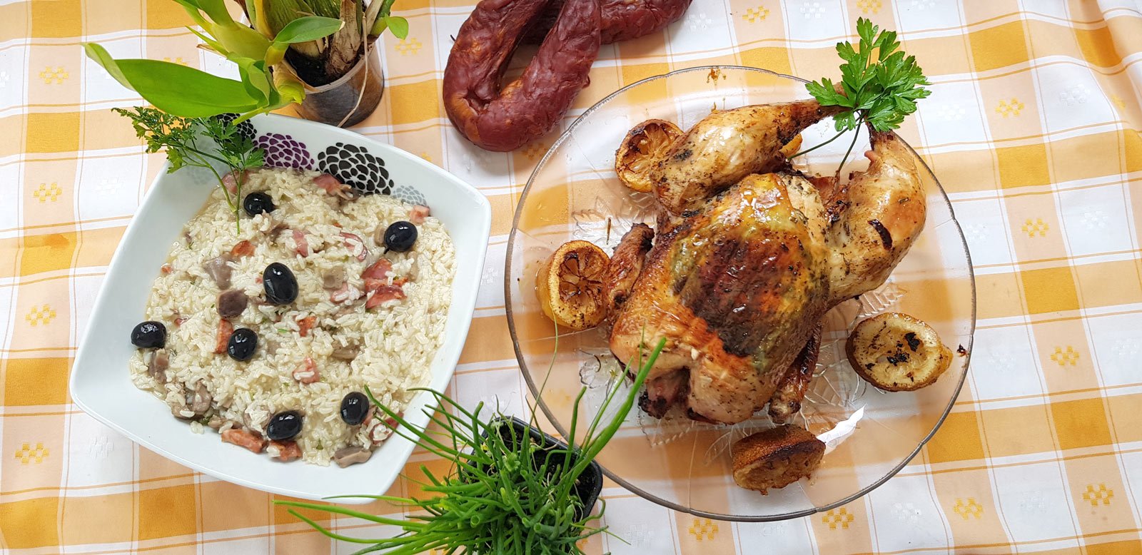 Frango assado com ervas aromáticas e arroz de miúdos