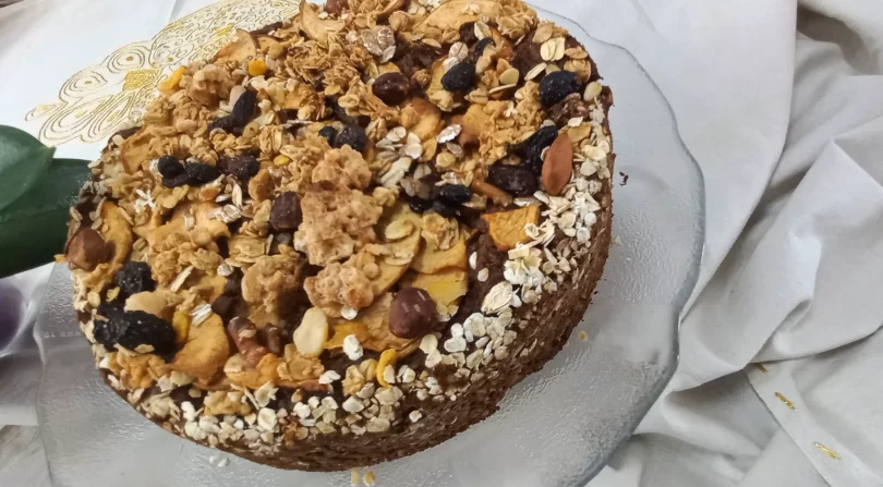 Bolo de outono com maçã, passas e muito mais saudavel